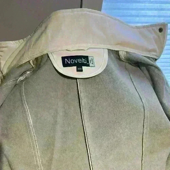 Novelti Light gray softshell jacket with belt. Removable hood Size: Medium. - Picture 6 of 6